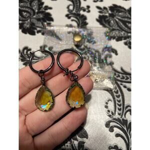 Melania Clara gun metal/black greenish crystal earrings